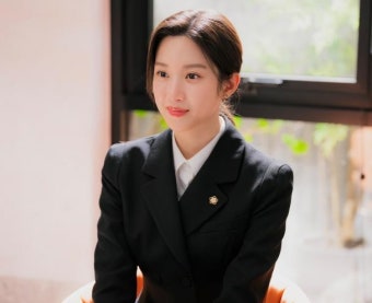 '서초동' 문가영, 법조인 첫 변신..