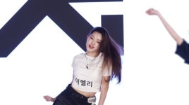 YG, 새 걸그룹 이벨리·찬야 댄스 퍼포먼스 공개..춤 실력도 완성형