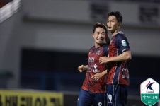 1-0→1-1→2-1→2-2 광주-대전, 난타전 끝 무승부...김천은 안양 1-0 꺾고 4경기 무패