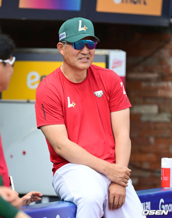 [사진]이숭용 감독,'옅은 미소'