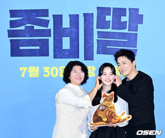 [사진]이정은-조정석, 사랑스런 최유리와 함께