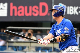 삼성 패패패패 탈출? 40세 강민호가 선제 투런포 쳤다…21살 어린 루키에 시즌 6호포 폭발 [오!쎈 잠실]