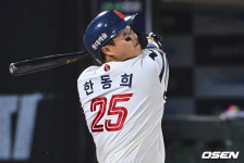 '한동희 또 넘겼다' 내년 롯데 얼마나 더 강해지려나…2군 최초 40홈런 페이스, 타율도 무려 4할대