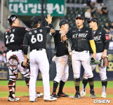 [사진]2연승 KT,'오늘 4위 탈환할수 있어'