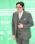 '시그널2' 공개 전, 조진웅 화끈한 행보..최강희 자리 꿰찼다 (영화음악)