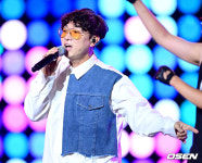 [사진]영동대로에서 관객들 만나는 R.ef 성대현