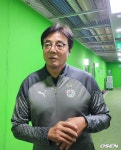 프로는 선수 키우는 곳이 아니다 U-22 개편, 황선홍 감독의 생각...임대 문화가 많이 활성화되길[전주톡톡]