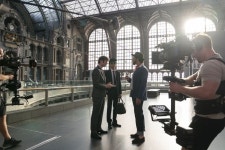 나우 유 씨 미 3 100만 돌파..CG 최소 리얼한 촬영 현장 비하인드 스틸 공개