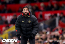 후반기 반등? 중원 구성에 달렸다.. 맨유, 1월 이적시장 미드필더 후보만 8명