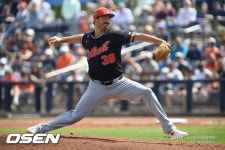 ERA 0.73 폰세급 성적인데…선발 탈락이라니 KBO 역수출 2인자 불운, 43세 금강불괴에게 밀렸다