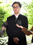 [사진]'복무 이탈 102일' 송민호, 병역법 위반 혐의