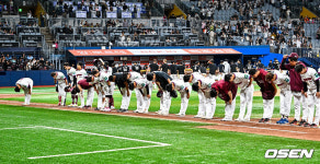 [사진]키움-KT, 연장 접전 끝에 6-6 무승부'