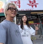 팝핀현준, 국제중 졸업 붕어빨 딸과..신당동떡볶이 데이트