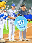 [사진]함수호,'퓨처스리그 올스타전 MVP 수상'