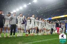 강원, 울산 원정서 난타전 끝 3-2 승...인천은 김천과 1-1 무승부 (종합)