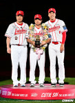 [사진]김성현 은퇴식, 몰래 온 손님 최정-김광현