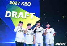 [사진]최지만, 'KT 2027 신인드래프트 지명'