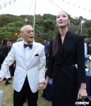 [사진]원로배우 신영균-'케데헌' 이재, '외조부와 손녀 사이'
