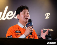 [사진]류지현 감독, 한화 강팀으로