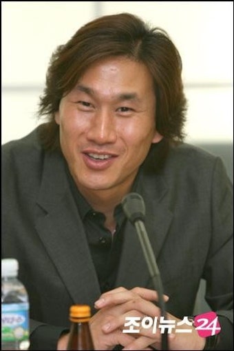 유상철 선수, 이효리와 눈웃음 이색 대결