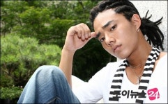 일락, 가수치고는 뛰어난 연기