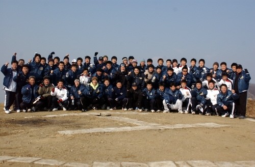 허슬두로 다시 부상하는 두산 베어스, 조성환 감독 대행의 지도 하에 선수들의 투지 다시 일으킨다