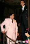[포토]파마머리+분홍정장 박해일,바람둥이 완벽변신