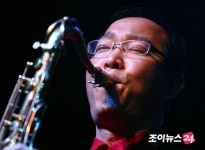 [포토]혼신을 다한 색소폰 연주