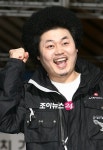 윤택, 2년 4개월 만에 웃찾사 컴백