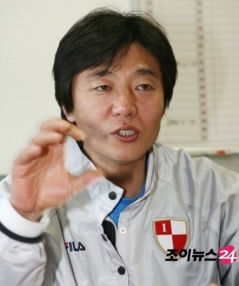 황선홍 감독 데뷔전 승리, 전북에 2-1