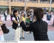 스펀지에 상처받은 마술사들, 거리공연 펼쳐