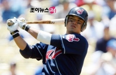 추신수, 두 경기 걸쳐 연타석 홈런- 21G 연속 출루도