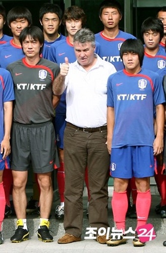히딩크, 한국에 '축구센터' 만든다