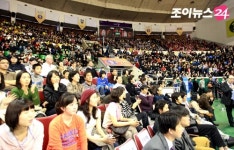 [농구올스타전]무지개색 수놓은 잠실학생체육관 만원사례