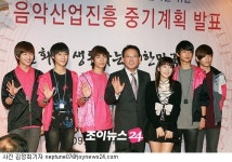 [TV]유인촌 장관 대중가수 전용공연장 만들겠다