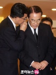 [포토]지인과 이야기 나누는 김봉호 전 의원