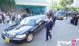 [포토]장례식장 떠나는 운구차