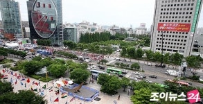 [포토]아직은 한산한 코엑스 앞 영동대로