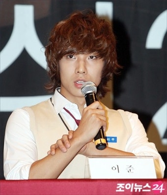 [포토]이준, '촬영 너무 힘들었어요~'