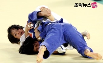 [포토]김경옥-안금애, 치열한 남-북 대결