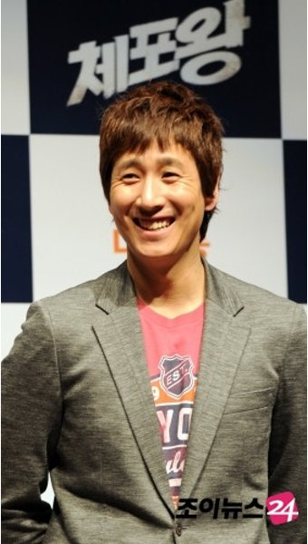 [포토]이선균, 경찰대 출신 허당경찰관의 '체포왕' 도전기