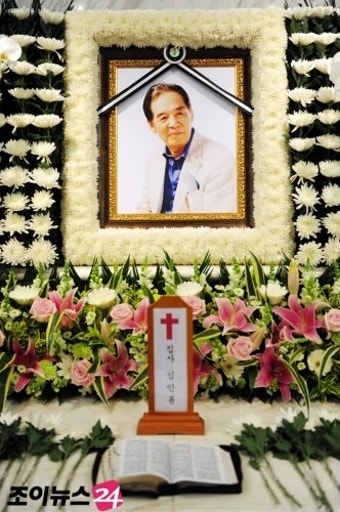 故 김인문, 애도 물결…밤늦게까지 조문 행렬 이어져(종합)