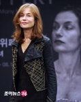 [포토]사진전 하는 이자벨 위페르, 배우 생활의 일부분!
