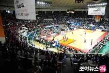 [포토]장마철 잠실 달구는 연고전