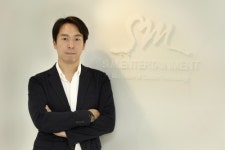 SM 대표 K팝 한류, 동방신기 같은 막강 콘텐츠 필요