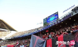[포토]슈퍼매치로 만석 이룬 수원월드컵경기장
