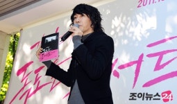 [포토]김장훈, 독도를 콘서트하다 무료배포 책입니다