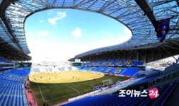 [포토]개장 첫 경기 준비하는 숭의아레나파크