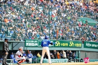[포토]시범경기에 관중 가득, '이승엽 효과!'