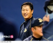 첫 장타 이대호 홈런? 조용히 지켜봐 달라
